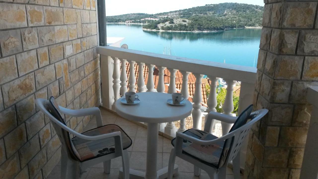 Apartmani Frkic Tisno Extérieur photo