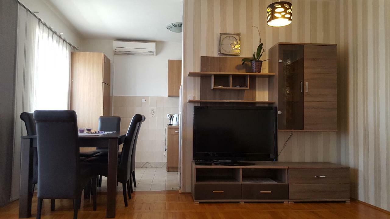 Apartmani Frkic Tisno Extérieur photo
